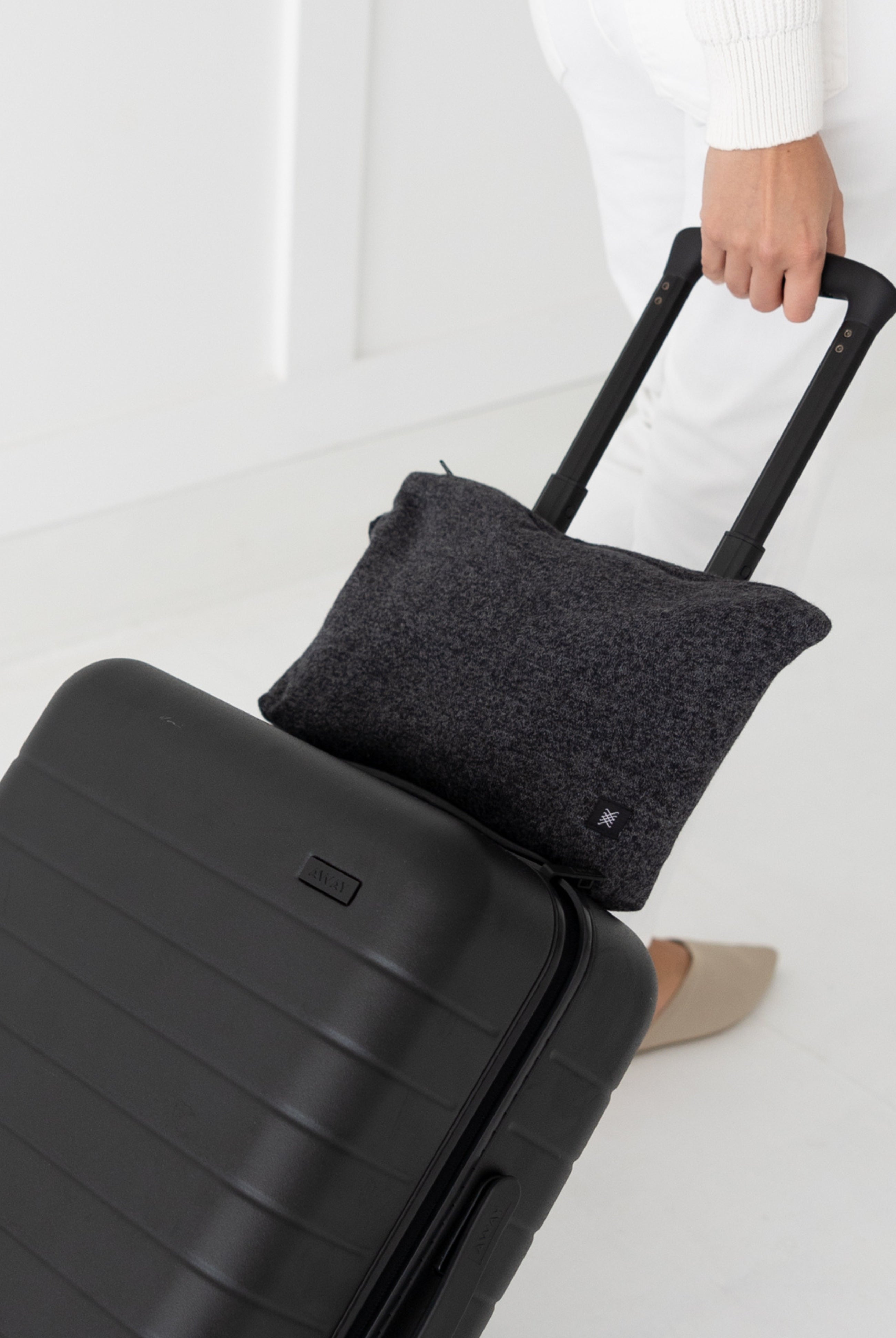 Gray carry pouch on luggage handle