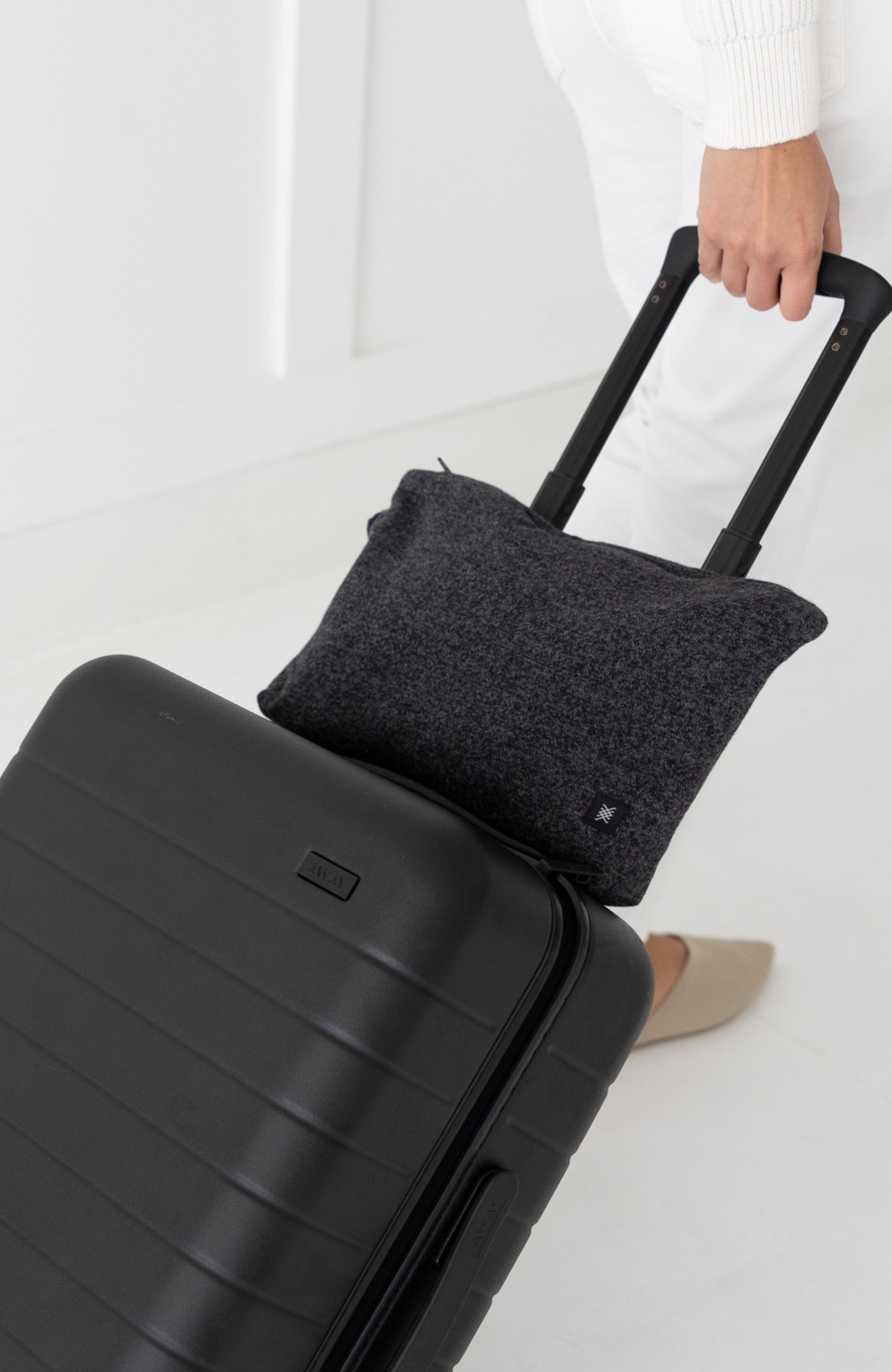 Gray carry pouch on luggage handle