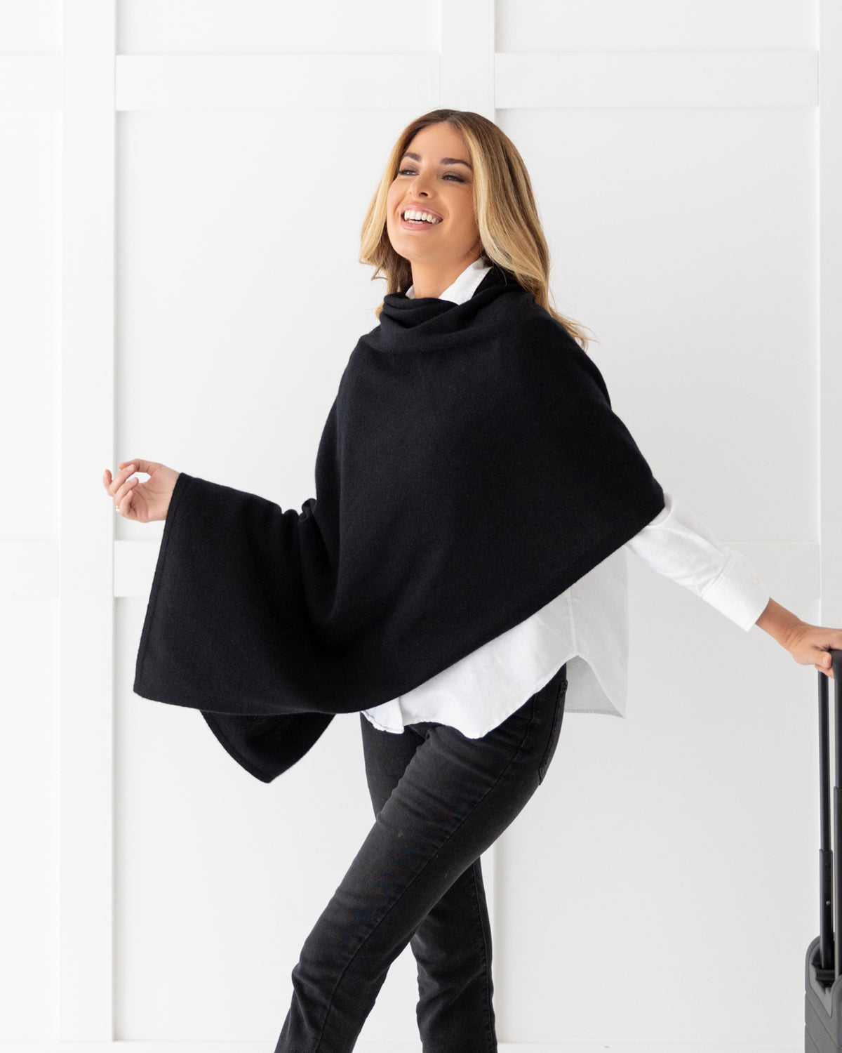 The Dreamsoft Travel Scarf in CloudSpun™ Recycled Cashmere - Black