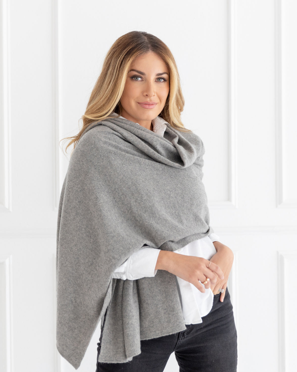 The Dreamsoft Travel Scarf in CloudSpun™ Recycled Cashmere - Gray